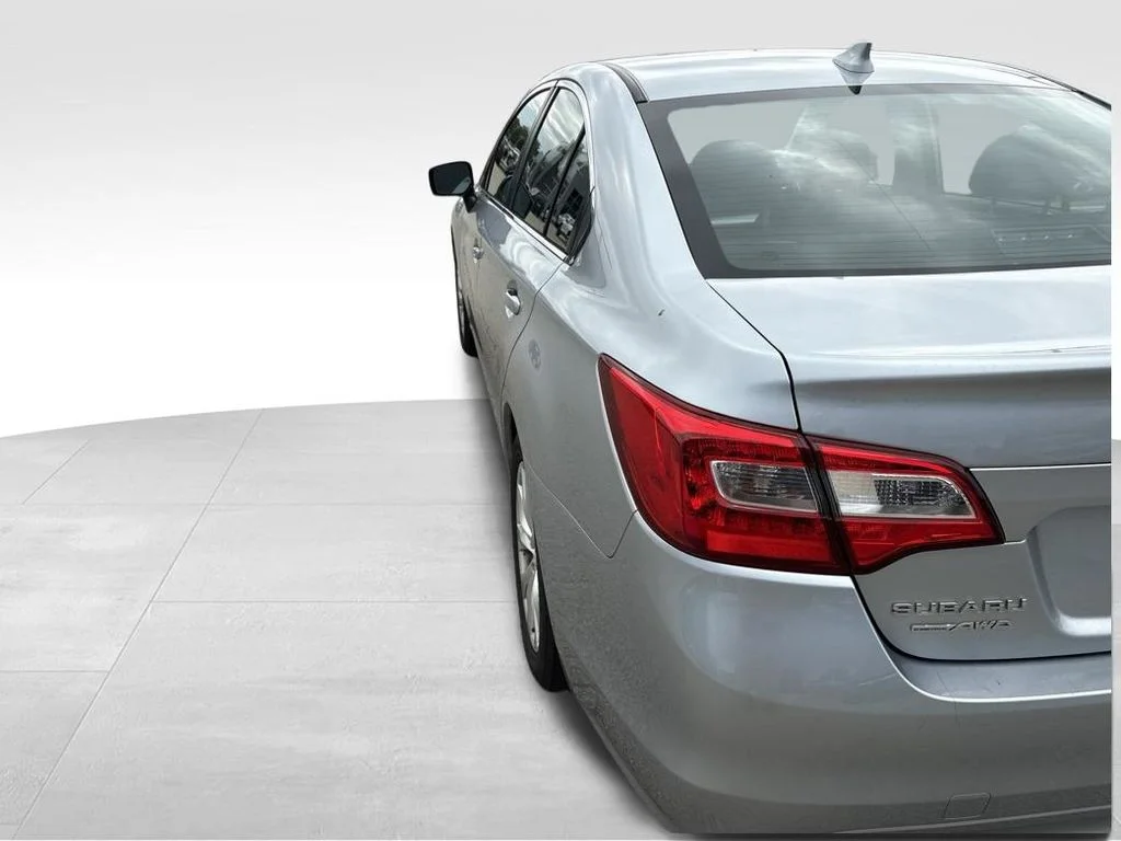 Used 2016 Silver Subaru 2.5i image 4