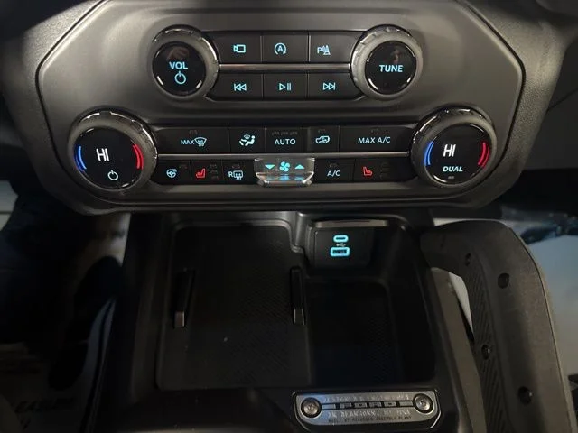 New 2025 Azure Gray Metallic Tri-Coat Ford Outer Banks image 16