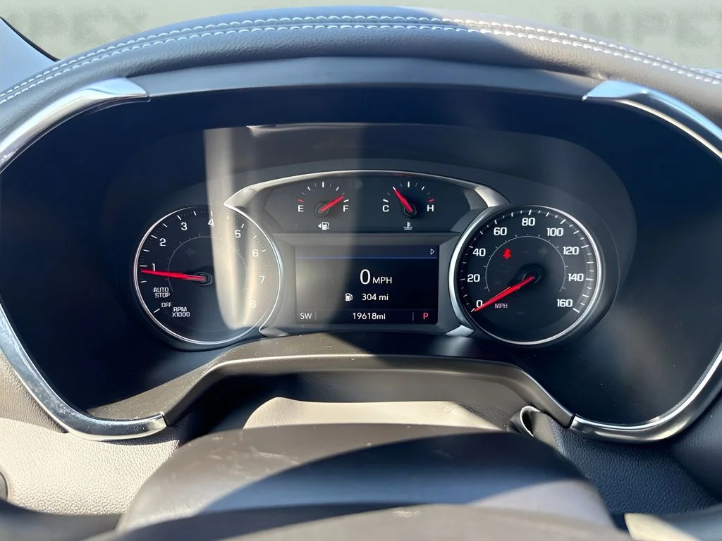 Used 2025 White Chevrolet LT image 19