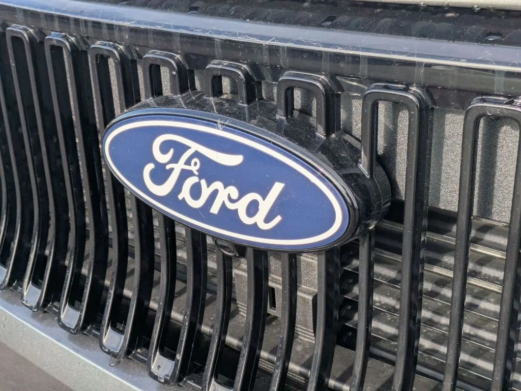 New 2026 Carbonized Gray Metallic Ford Lobo™ image 15