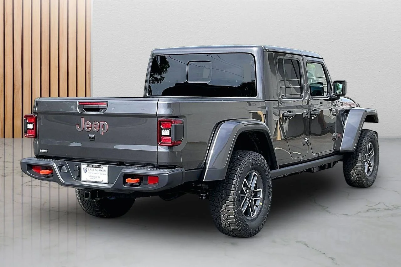 New 2026 Granite Crystal Metallic Clear-Coat Exterior Paint Jeep Mojave image 9