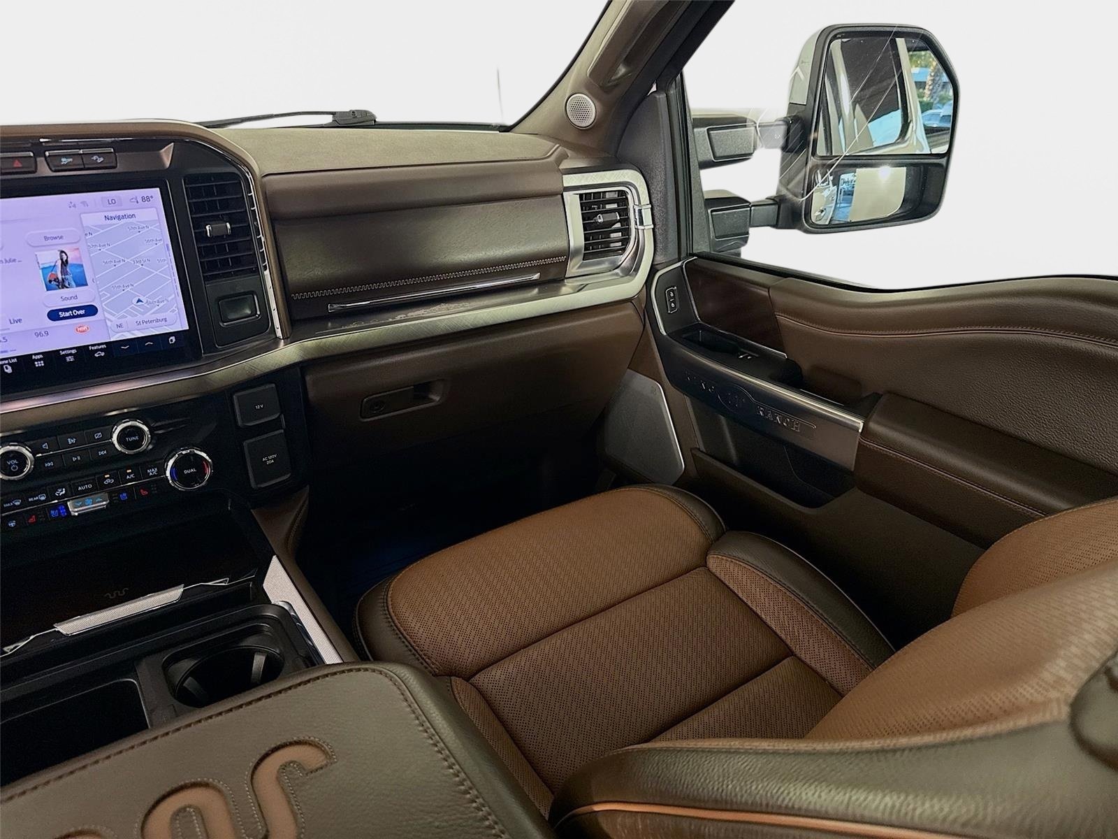 Used 2024 White Metallic Ford King Ranch image 26