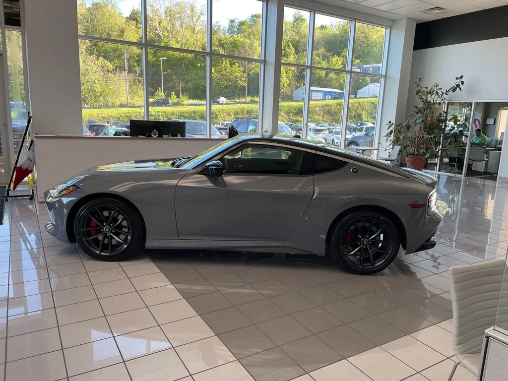 New 2026 Boulder Gray Pearl / Super Black Two-tone Nissan Performance image 9