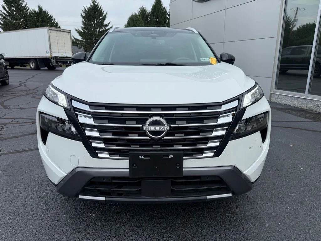 Used 2024 White Nissan SL image 11
