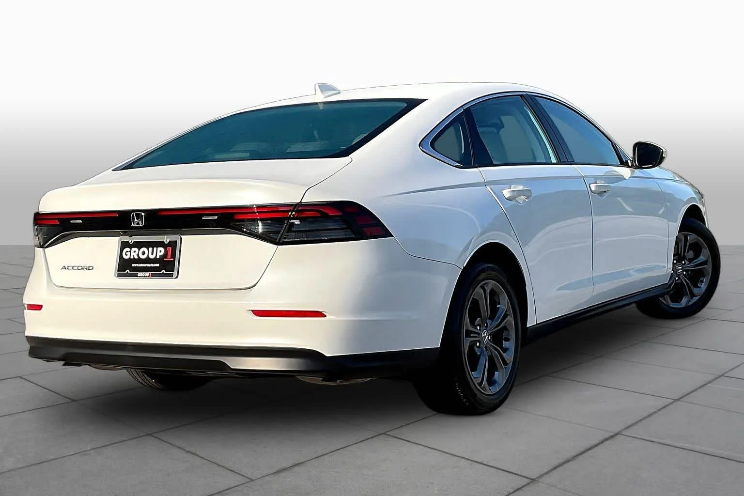Used 2023 Platinum White Pearl Honda EX image 13