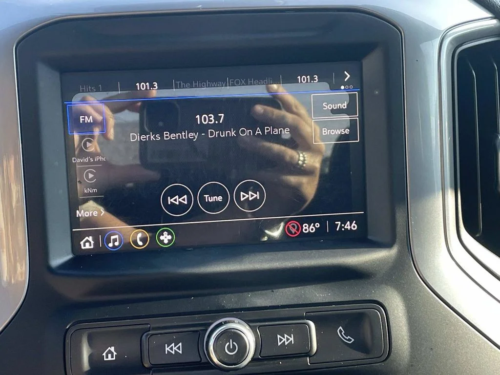 Used 2022 White Chevrolet Custom image 35