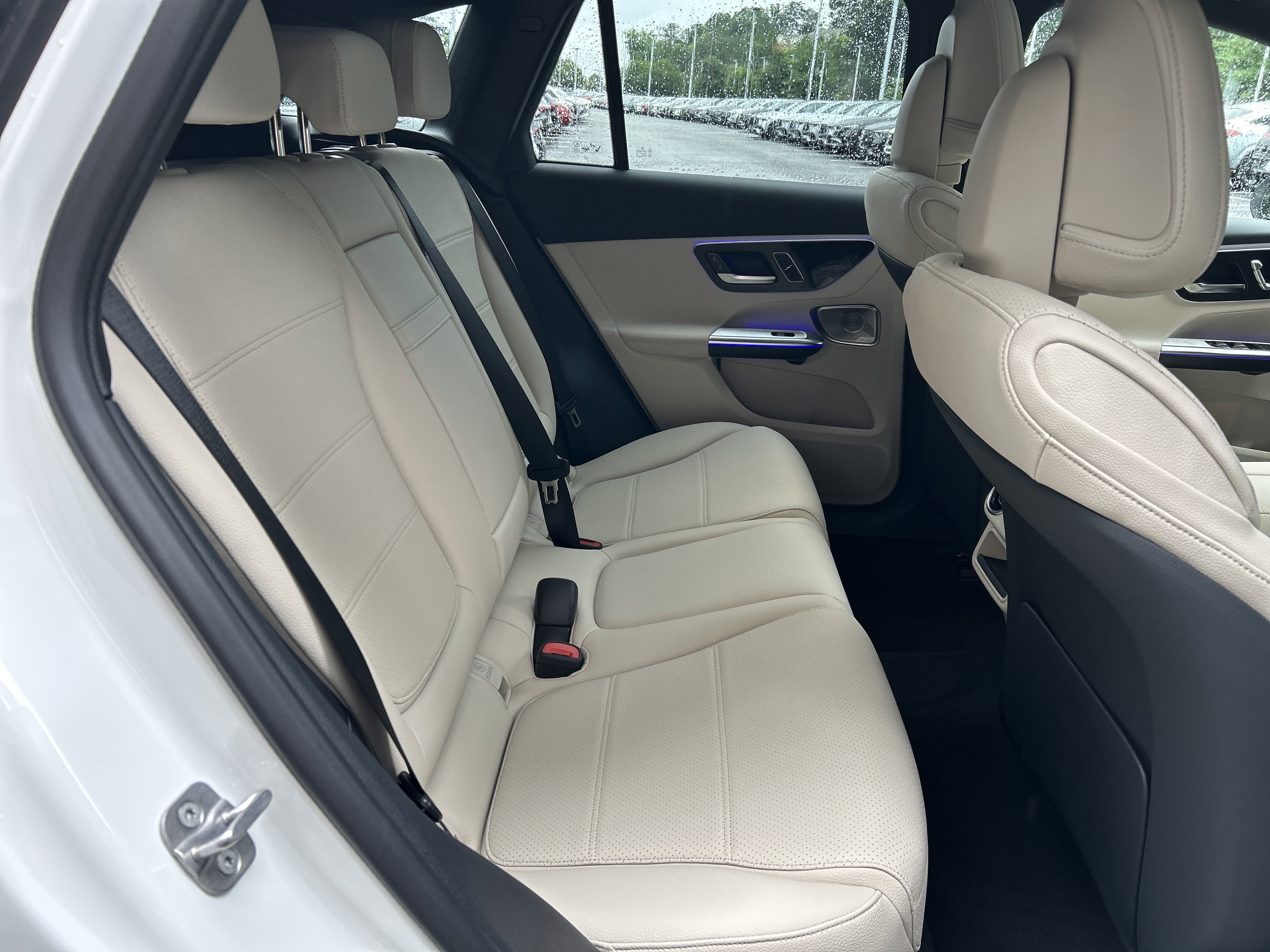 New 2026 MANUFAKTUR Moonlight White Metallic Mercedes-Benz GLC 300 SUV image 40