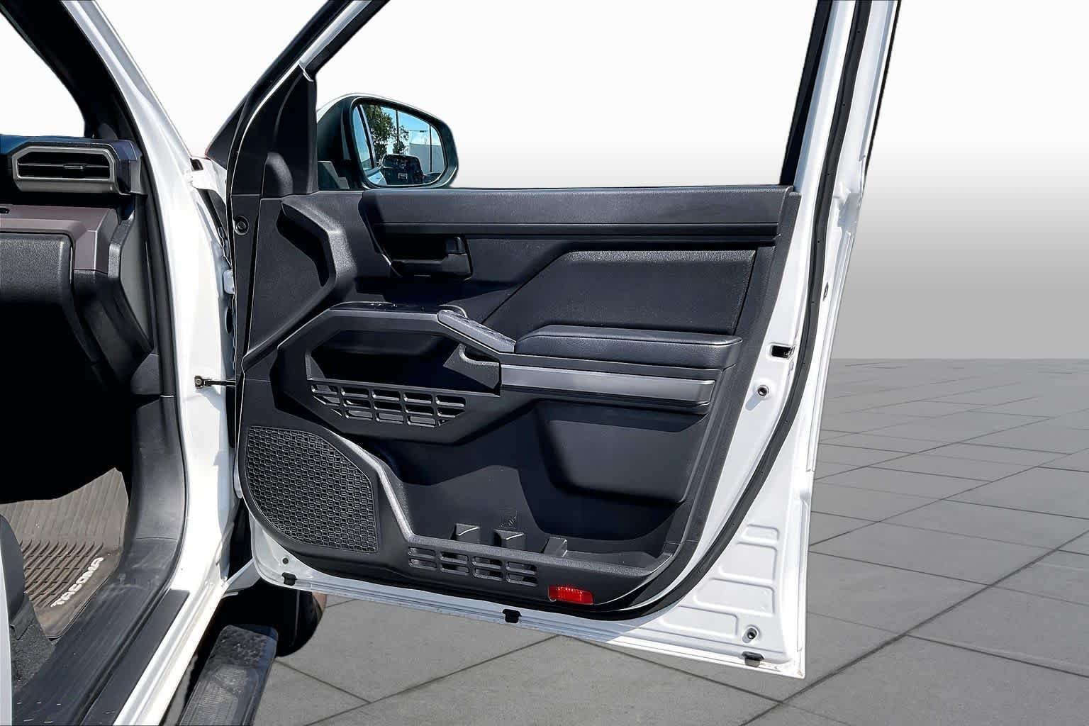 Used 2026 Ice Cap Toyota SR5 image 21