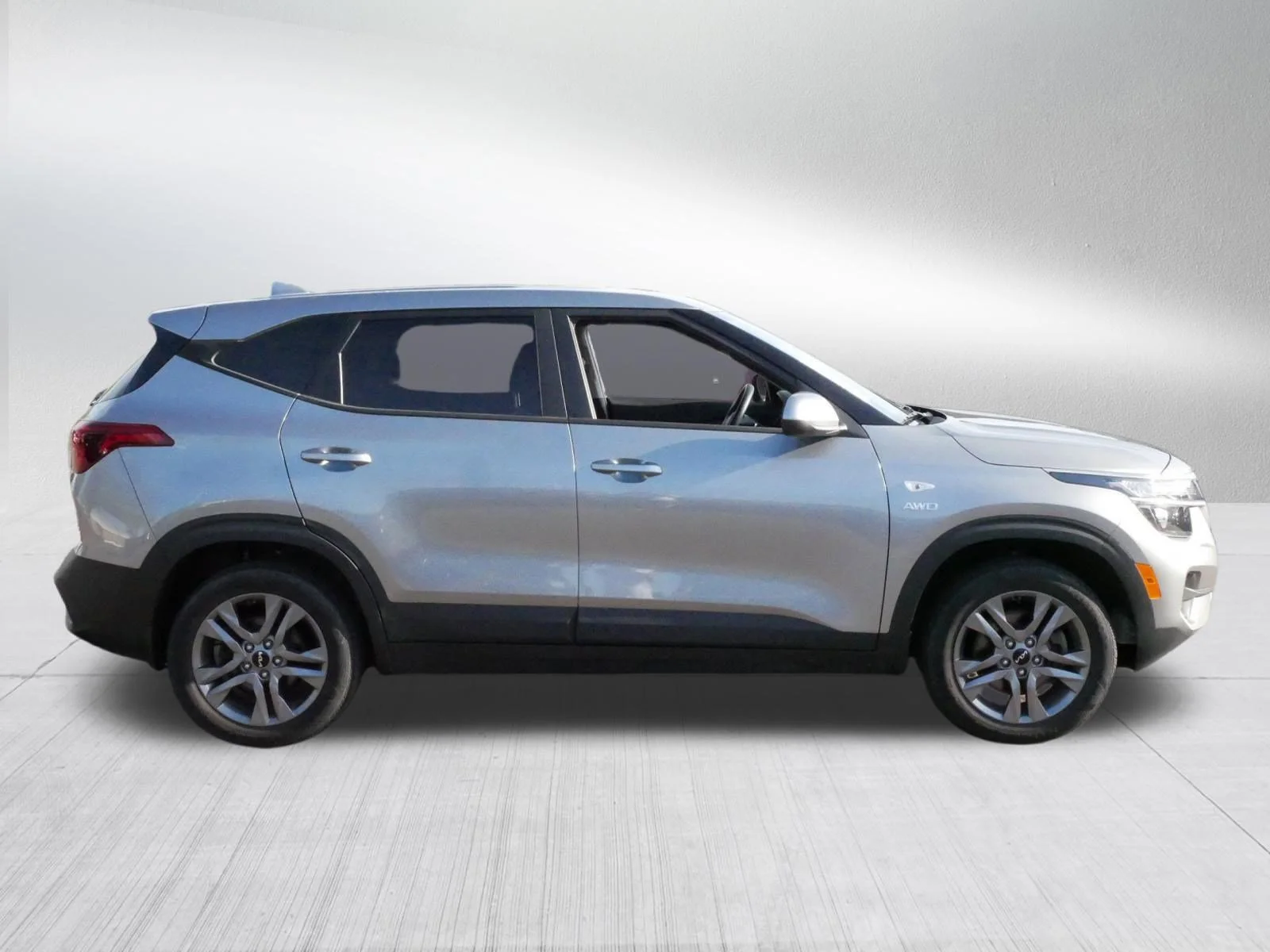 Used 2023 Steel Gray Kia LX image 8