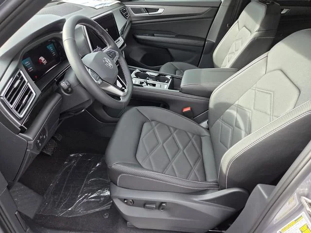 New 2026 Silver Volkswagen 2.0T SE w/Technology image 6
