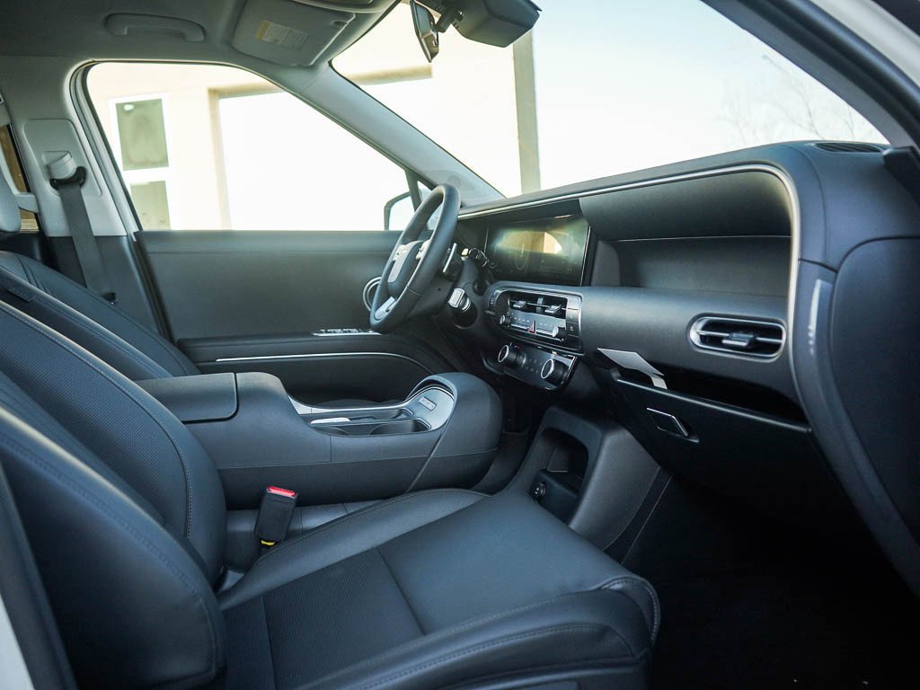 New 2026 Creamy White Pearl Hyundai SEL 8P AWD image 11