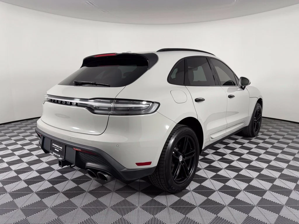 Certified Used 2022  Porsche  image 9