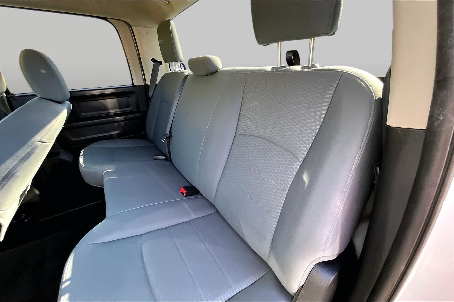 Used 2015 Bright White Clearcoat Ram Express image 20