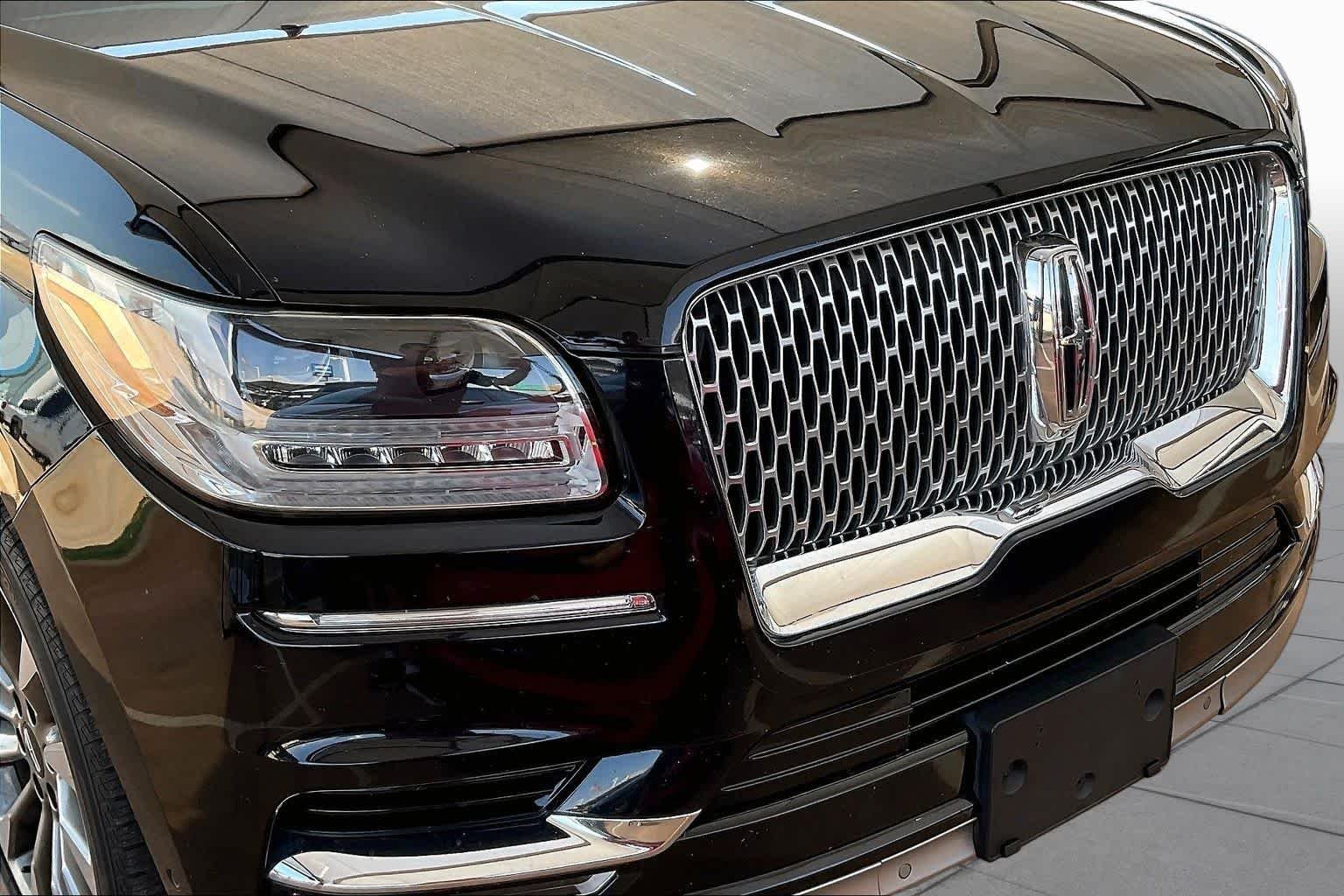 Used 2019 Infinite Black Metallic Lincoln Select image 28