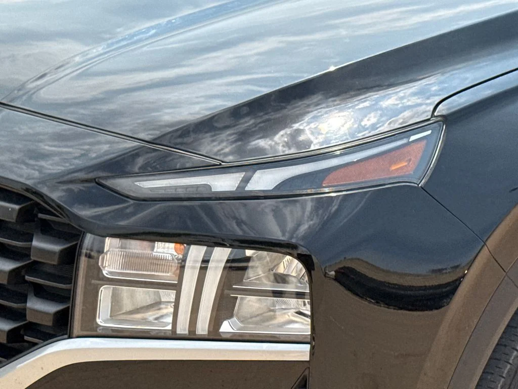 Used 2023 Black Hyundai SEL image 4