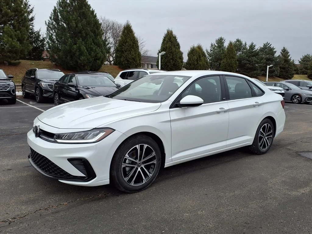 New 2026 Pure White Volkswagen 1.5T Sport image 5