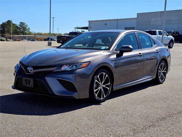 2020 Toyota Camry Hybrid SE