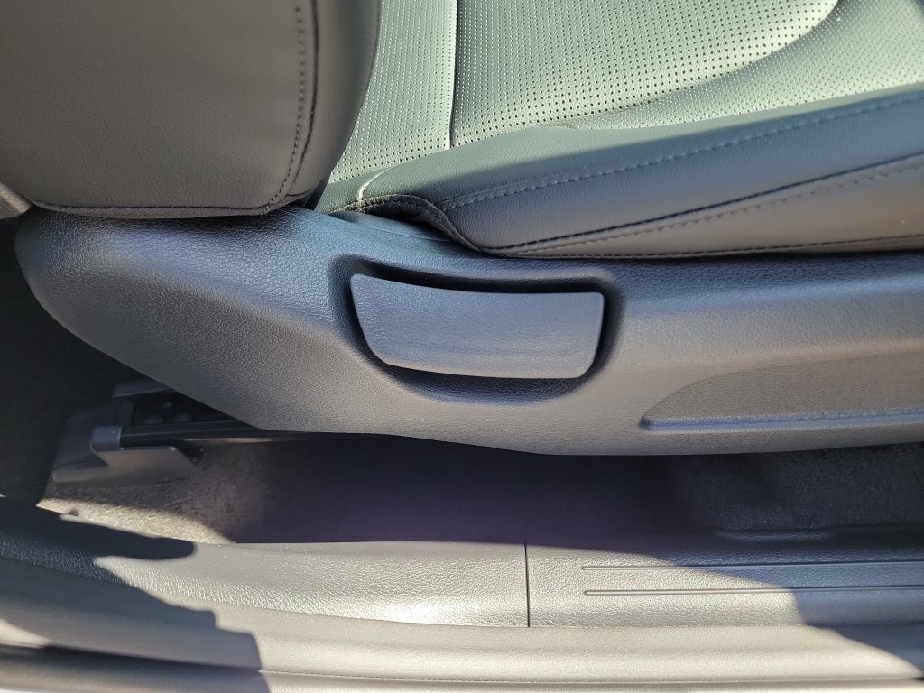 New 2026 Glacial White Pearl Kia EX image 9
