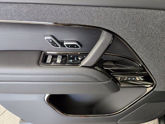 New 2026 Santorini Black Land Rover Dynamic SE image 20