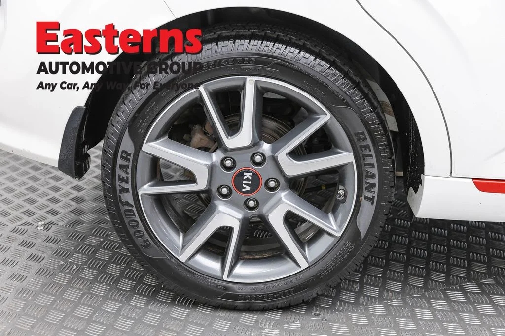 Used 2020 White Kia GT-Line image 30