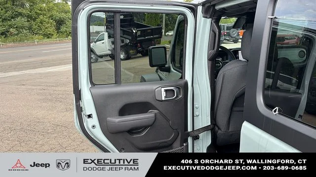 New 2026 Earl Clearcoat Jeep Sport S image 20