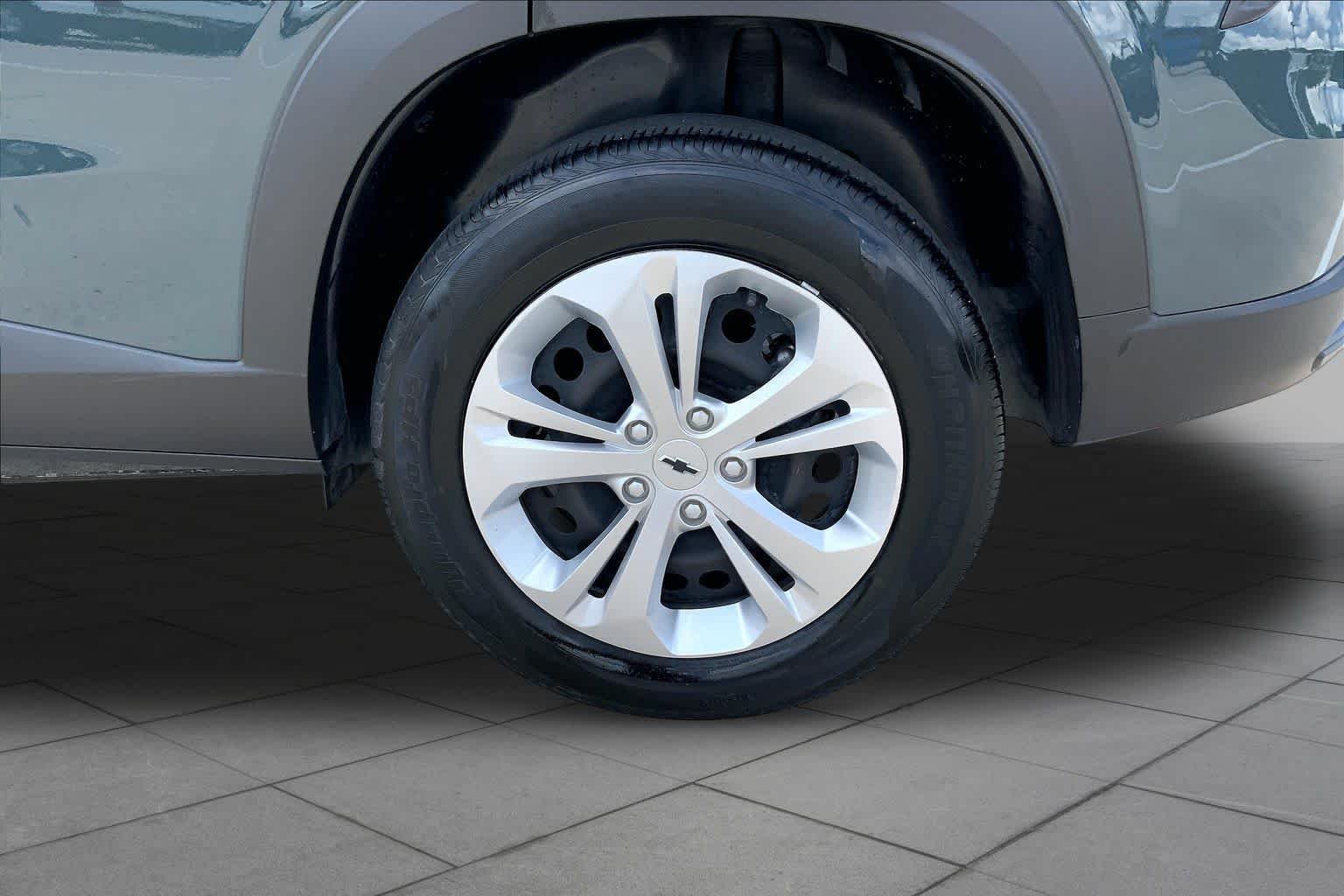 2025 Chevrolet Trax LS - Photo 11