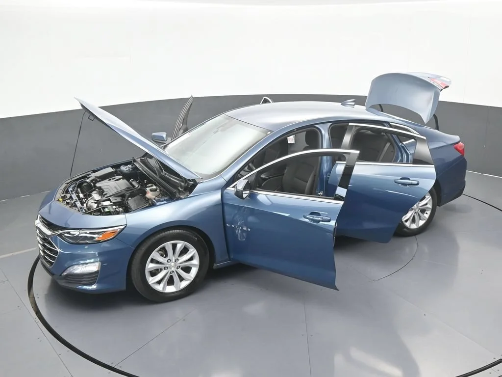 Used 2024 Lakeshore Blue Metallic Chevrolet LT image 57
