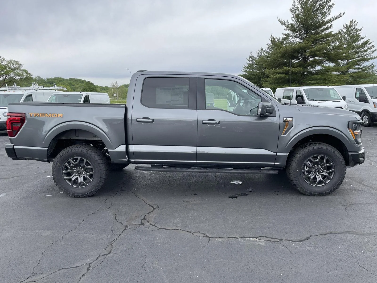 New 2026 Carbonized Gray Metallic Ford Tremor image 8