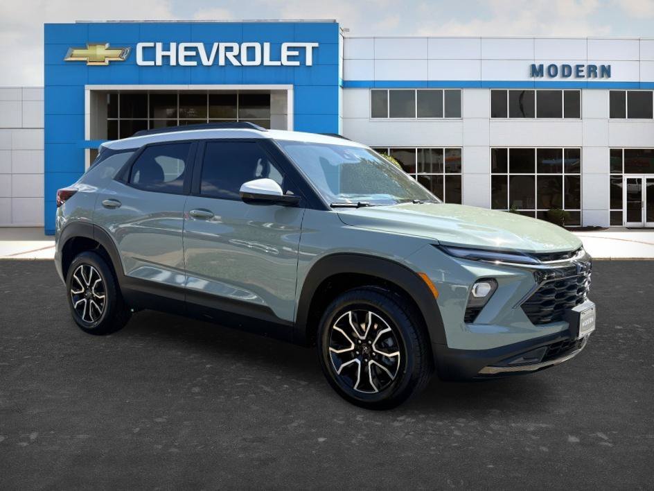 Used 2025 Cacti Green Chevrolet ACTIV image 6