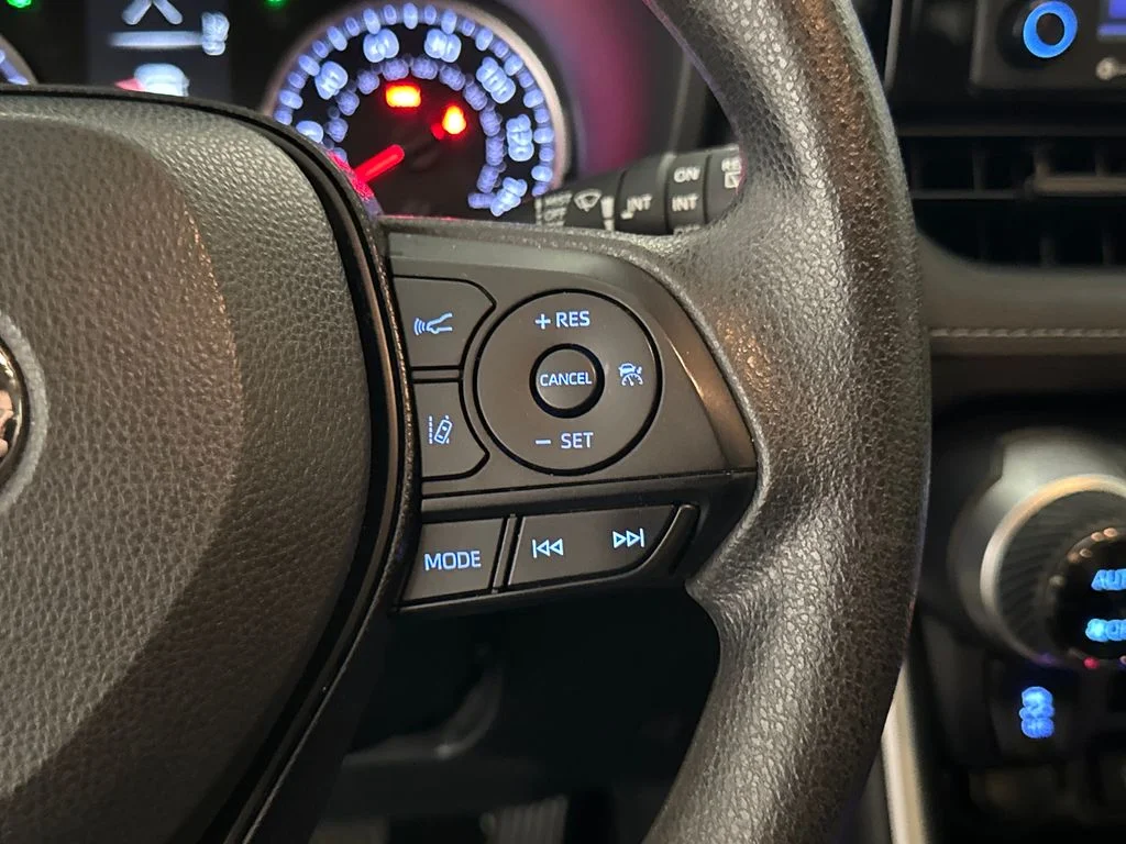 Certified Used 2020  Toyota XLE image 21