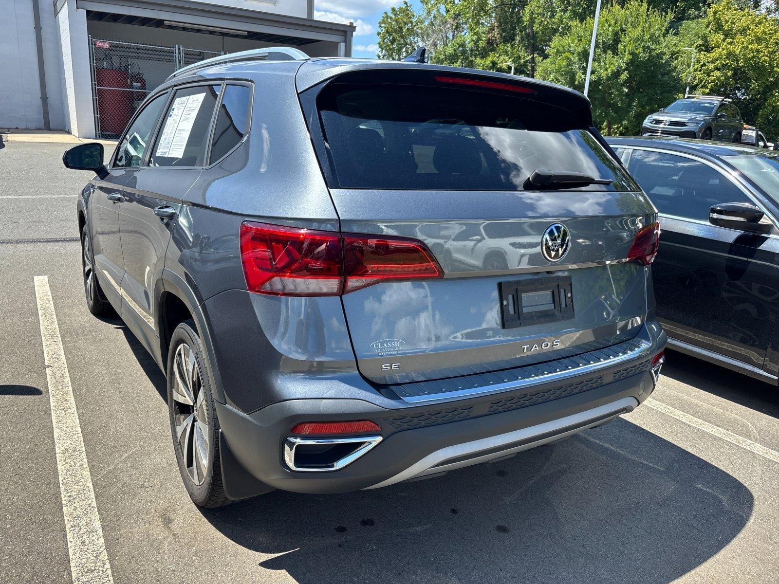 Used 2024 Platinum Gray Metallic Volkswagen SE image 3