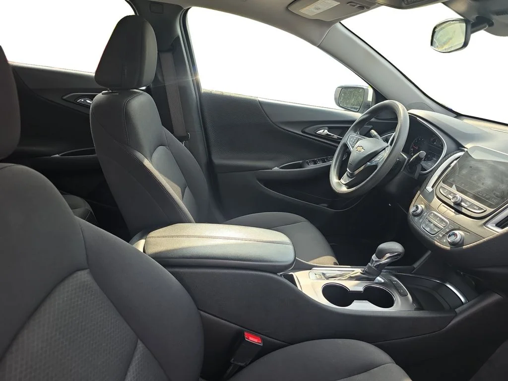 Used 2024 Summit White Chevrolet LT image 24