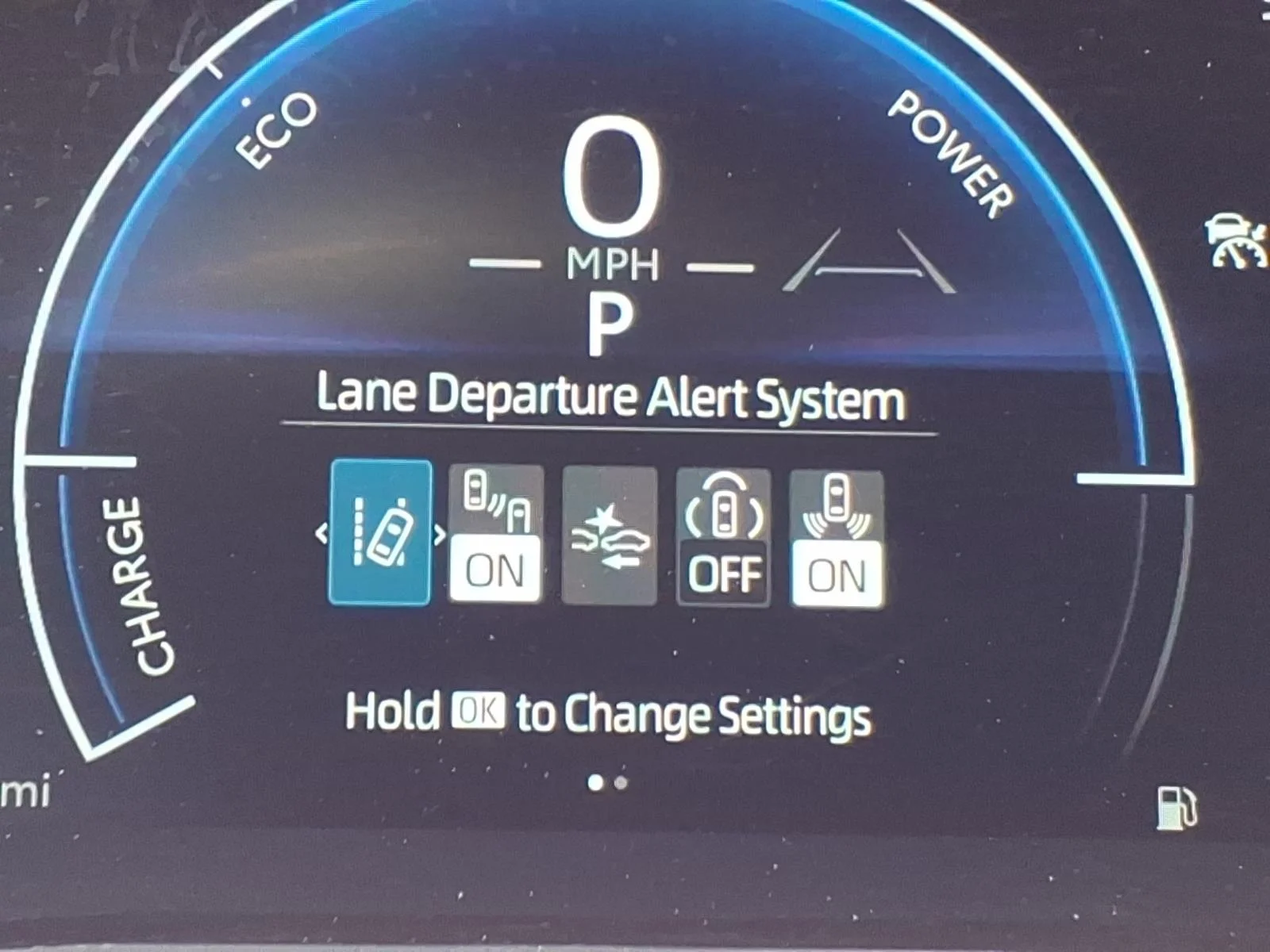 2025 Toyota Camry SE - Photo 6