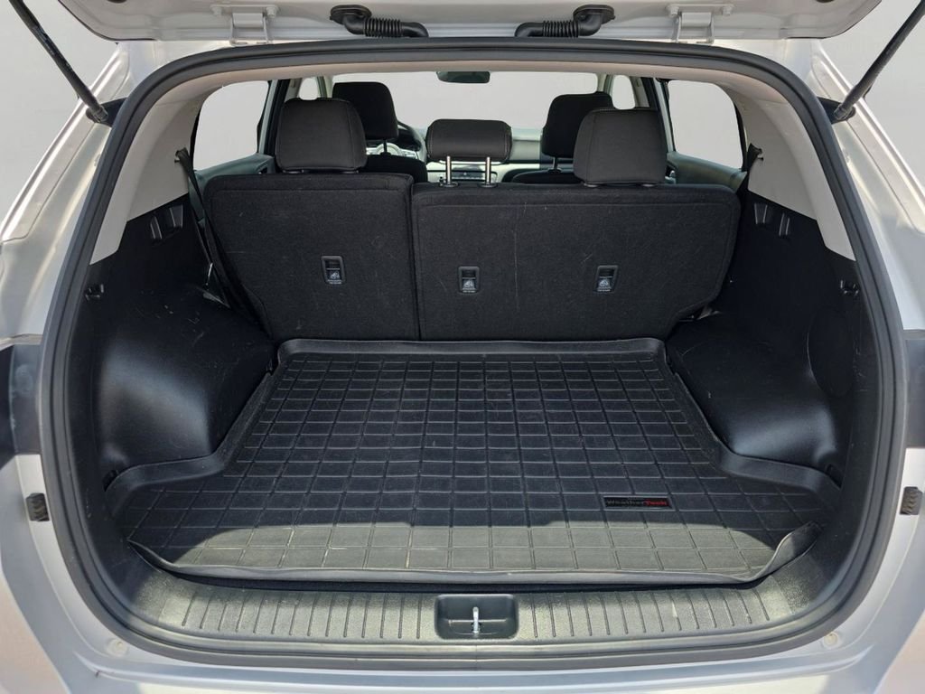 Used 2022 Sparkling Silver Kia LX image 31