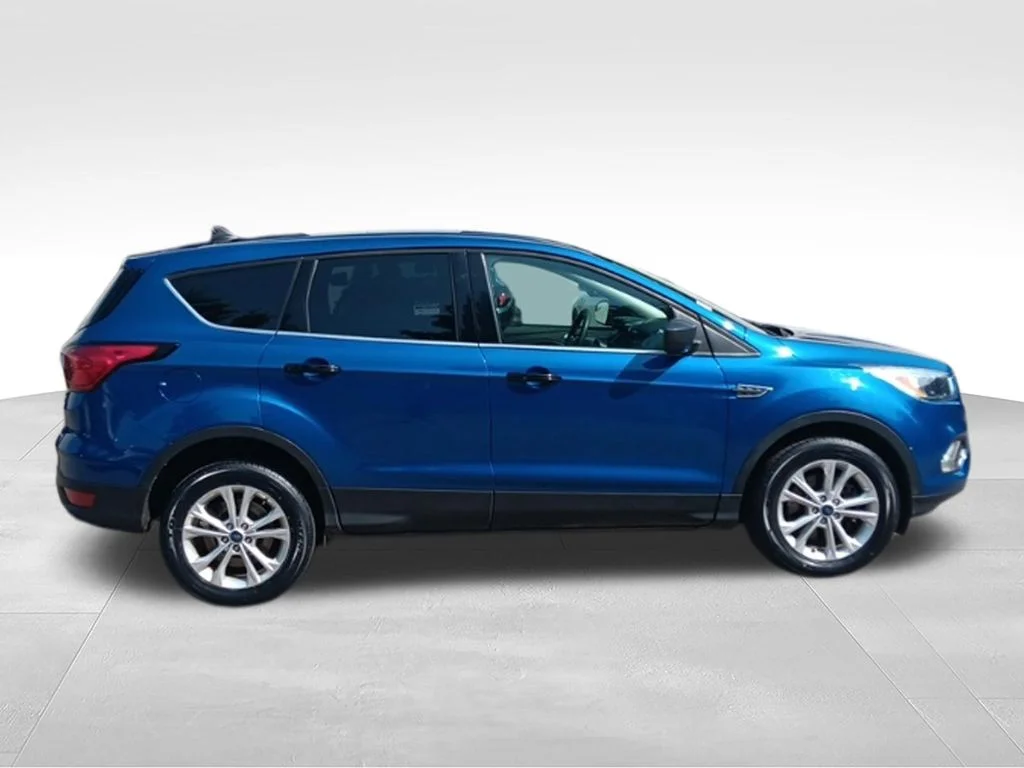 Used 2019 Lightning Blue Metallic Ford SE image 7