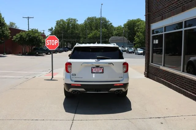 Used 2020 White Metallic Ford Platinum image 28
