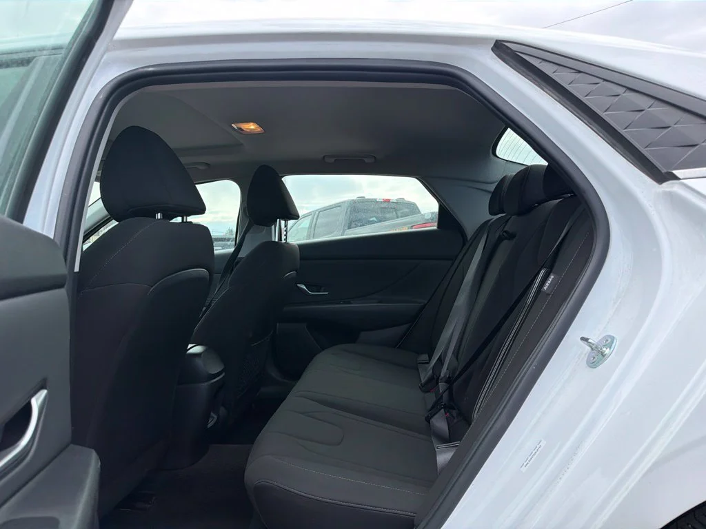 Used 2025 White Hyundai SEL Convenience image 10