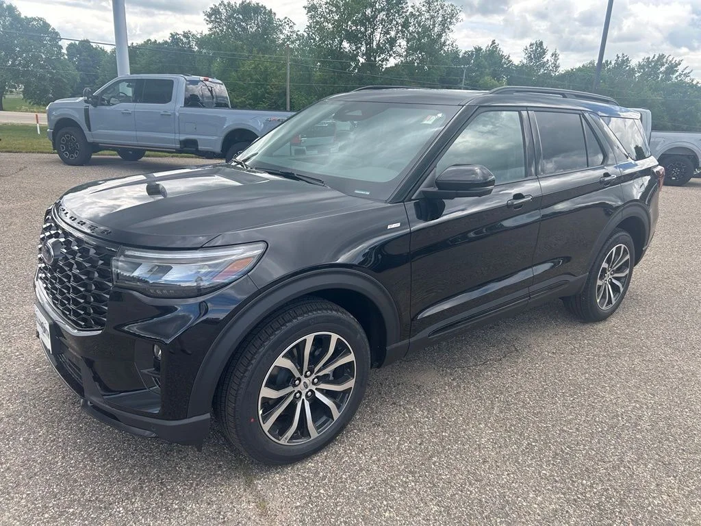 New 2026 Agate Black Metallic Ford ST-Line image 3