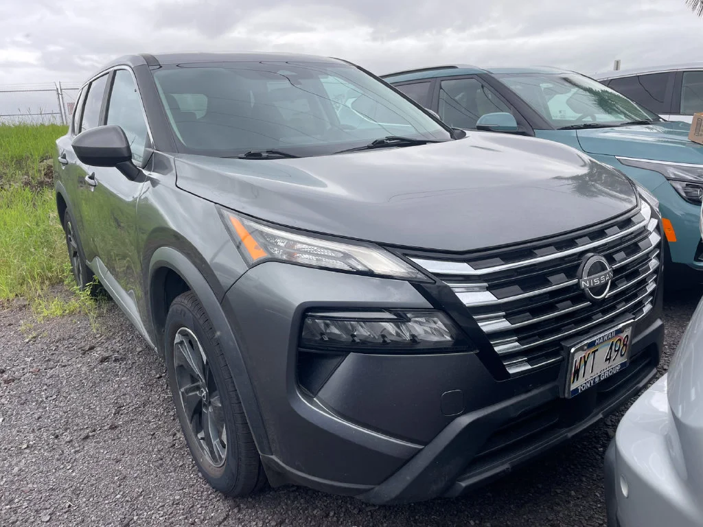 Used 2024 Gray Nissan SV image 2