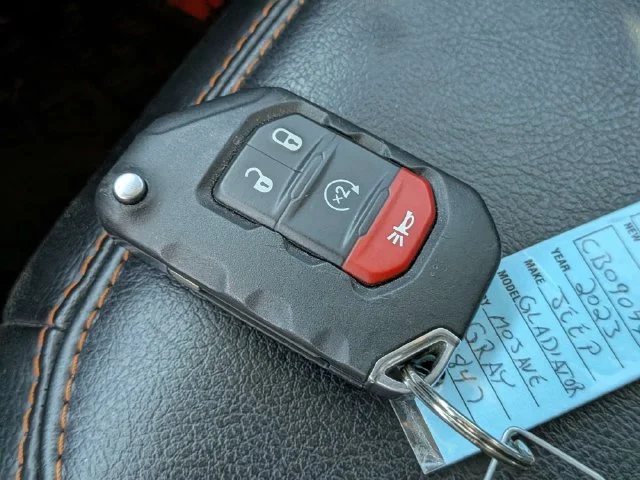 Used 2023 Gray Jeep Mojave image 25