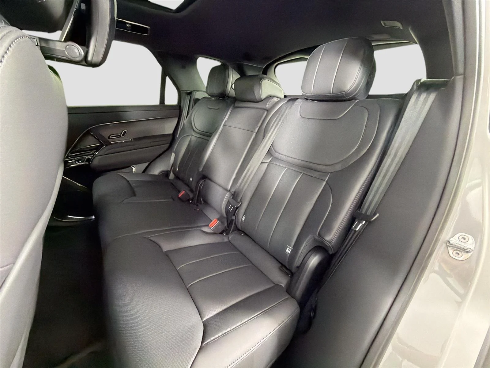 New 2026 Borasco Grey LAND ROVER SE image 23