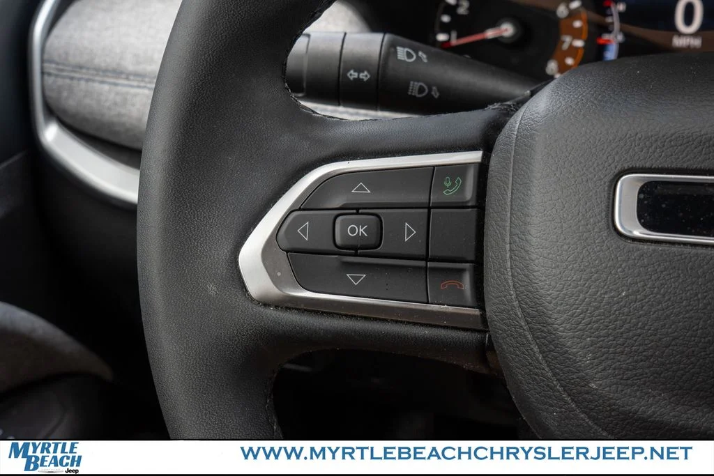 Certified Used 2023 Bright White Clearcoat Jeep Latitude image 28