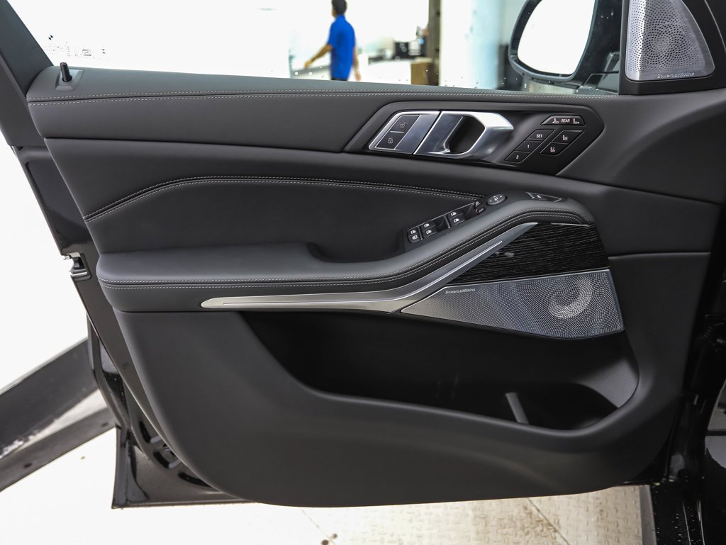 New 2027 Black Sapphire Metallic BMW xDrive40i image 9