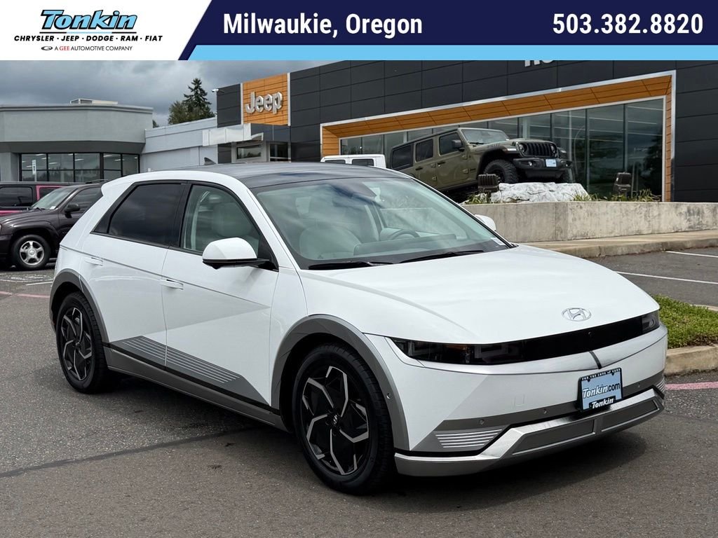 Used 2024 Atlas White Hyundai Limited image 1