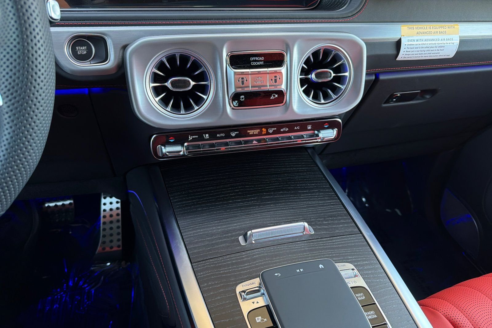 New 2027 MANUFAKTUR Moonlight White Metallic Mercedes-Benz G 580e image 19