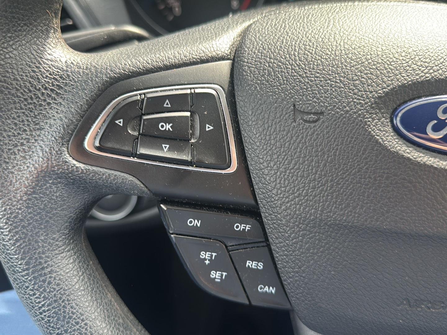 Used 2019 Oxford White Ford SE image 16
