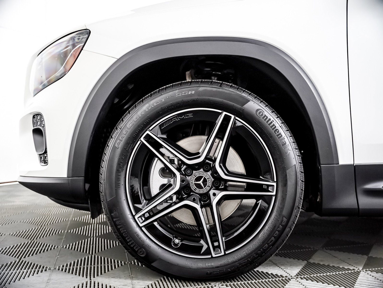 New 2026 Polar White Mercedes-Benz GLB 250 image 6