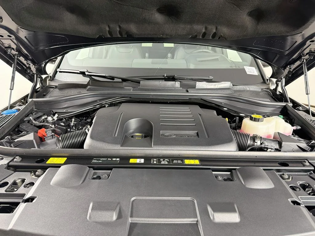 New 2026 Carpathian Grey Land Rover Dynamic SE image 32