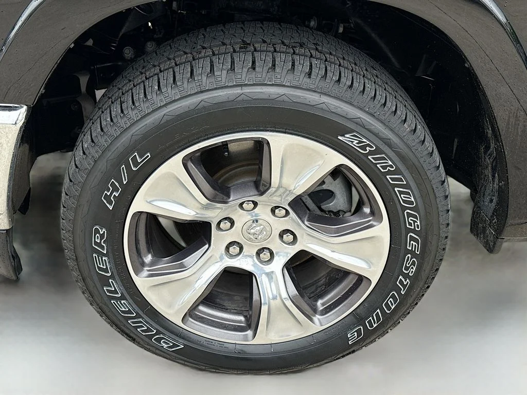 Used 2022 Diamond Black Crystal Pearlcoat Ram Laramie image 31