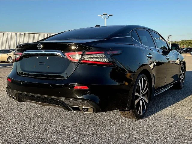 Used 2021 Black Nissan SV image 4